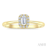 1/4 Ctw Octagon and Round Cut Diamond Fashion Halo Ring in 14K Yellow Gold