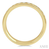 1/2 Ctw Niched Center Round Cut Diamond Men's Wedding Band in 14K Yellow Gold