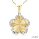 1/4 Ctw Fluted Texture Clover Round Cut Diamond Fashion Pendant With Chain in 14K Yellow and White Gold